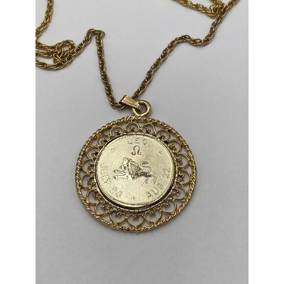 Leo Astrology Pendant Medallion Large Vintage Gold Tone Chain - Picture 7 of 8